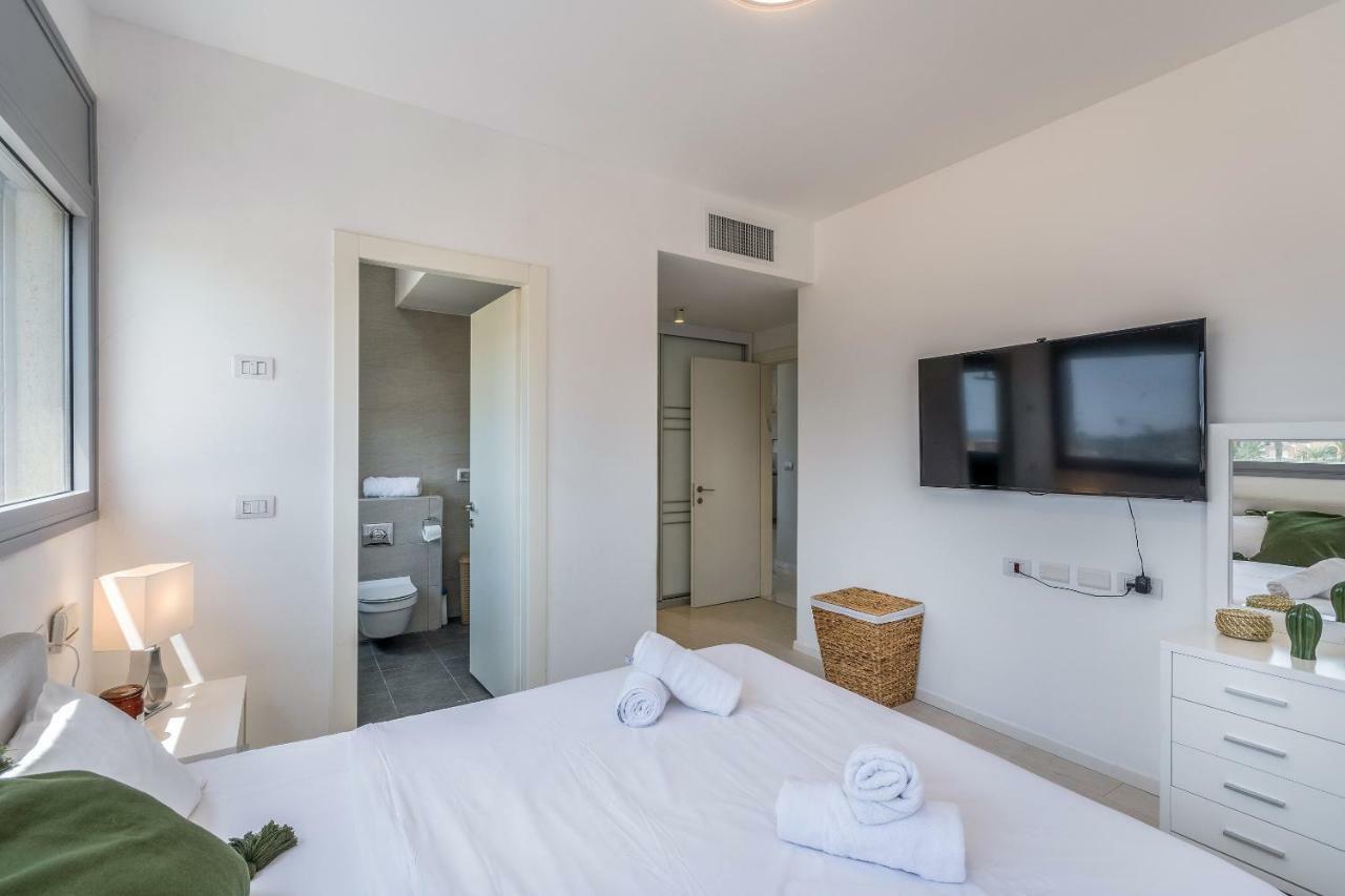 Beautiful Sunny 3 Bedrooms In Font Of The Beach Tel Aviv-Jaffa Exterior foto