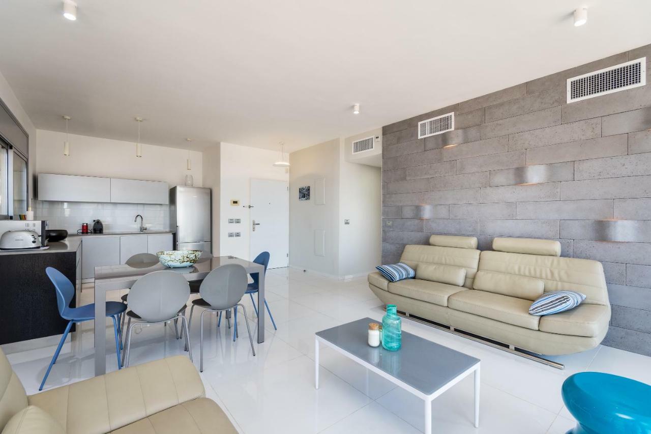 Beautiful Sunny 3 Bedrooms In Font Of The Beach Tel Aviv-Jaffa Exterior foto