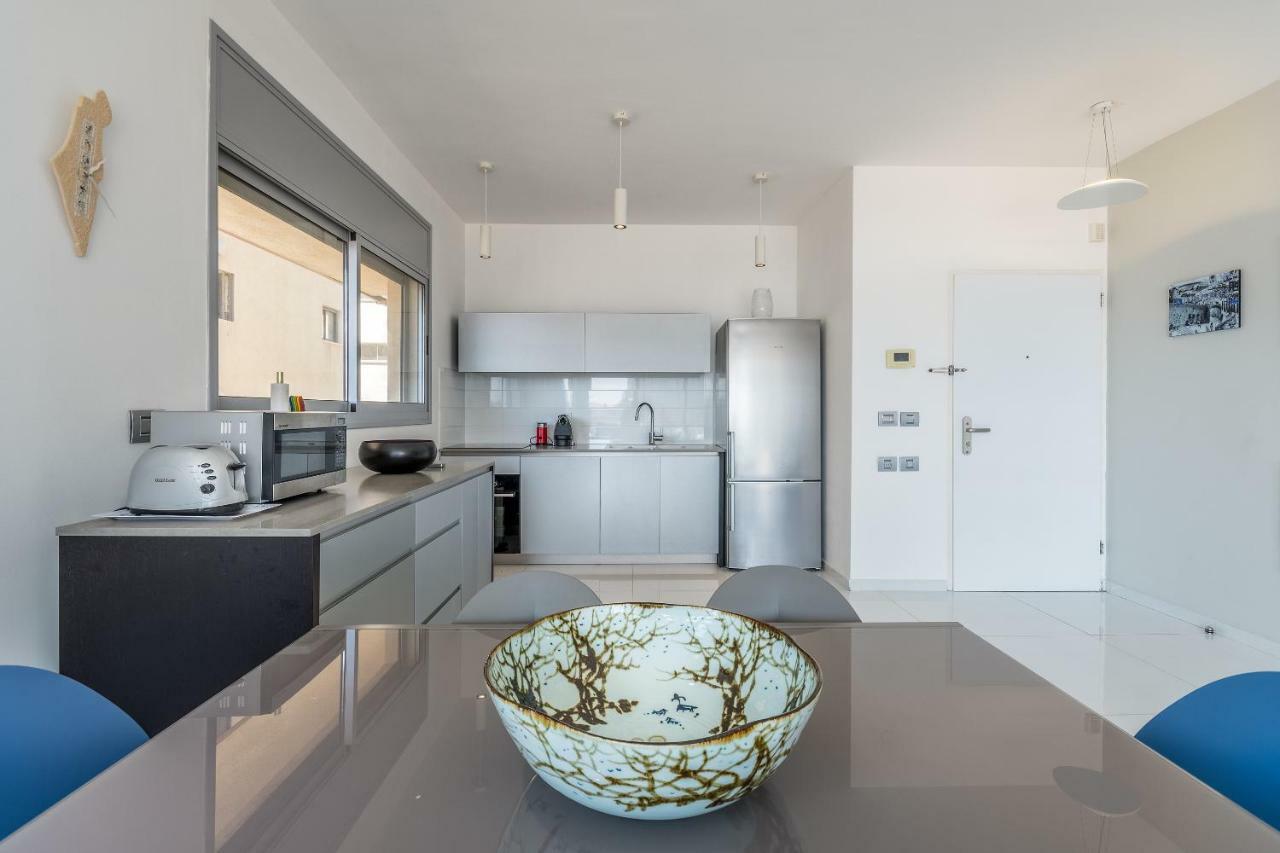 Beautiful Sunny 3 Bedrooms In Font Of The Beach Tel Aviv-Jaffa Exterior foto
